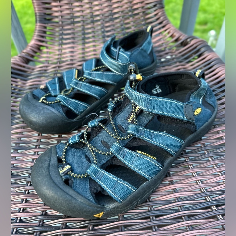 KEEN women’s Waterproof Trail Sports Sandals Sz 6 Teal Color